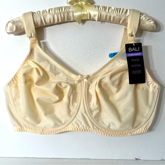 Bali Intimates & Sleepwear Nwt Bali Classic Support Back Smoothing